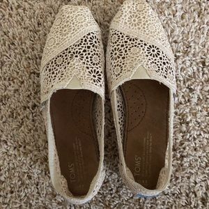 Lace TOMS